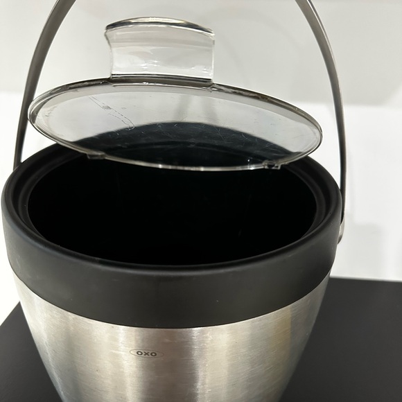 OXO LARGE CAPACITY FROSTED ST STEEL ICE BUCKET WITH ACRYLIC LID, EASY TO CARRY. - Picture 3 of 6